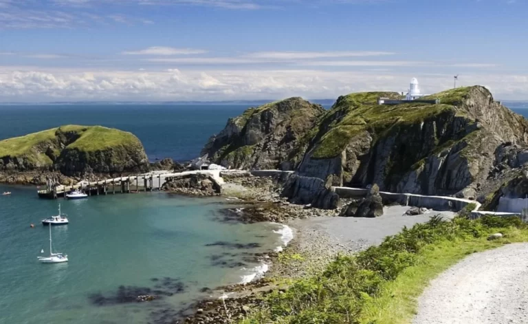 Без авто, але з цілодобовим пабом: названо острів у Британії, який вражає своєю атмосферою 7 Гранд тур