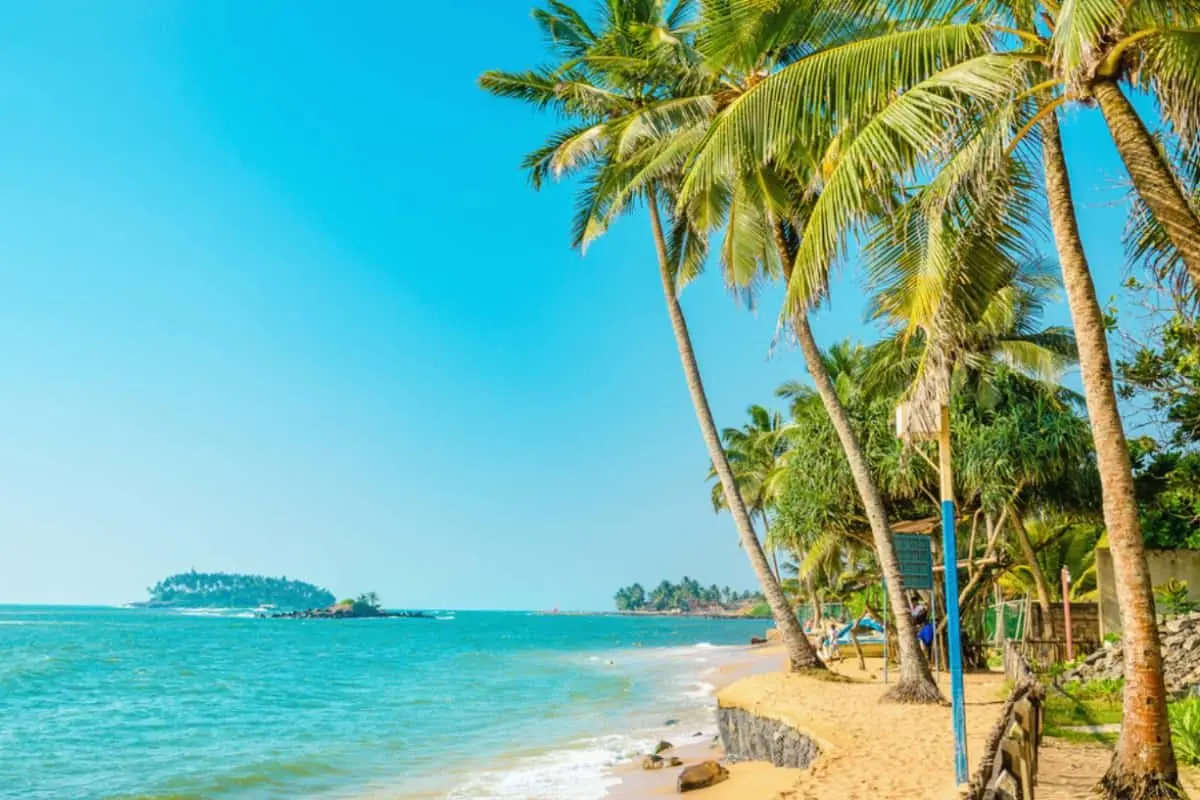 Де тепло у травні та червні: названо найсонячніші напрямки для відпочинку 1 Гранд тур Де тепло у травні та червні: названо найсонячніші напрямки для відпочинку