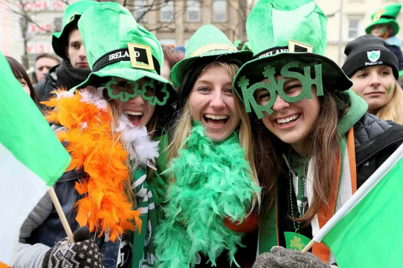 День Святого Патрика: лепрекони, трилисники та вуличні паради ☘️
