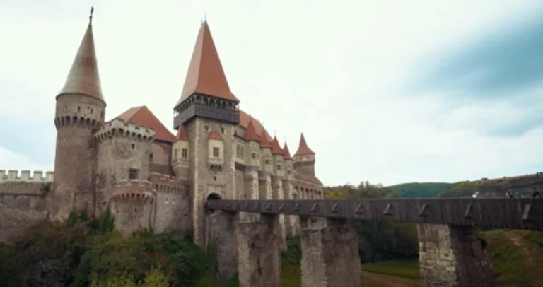Дракула та казка про Хайленд: названо найбільш вражаючі замки Європи 55 Гранд тур