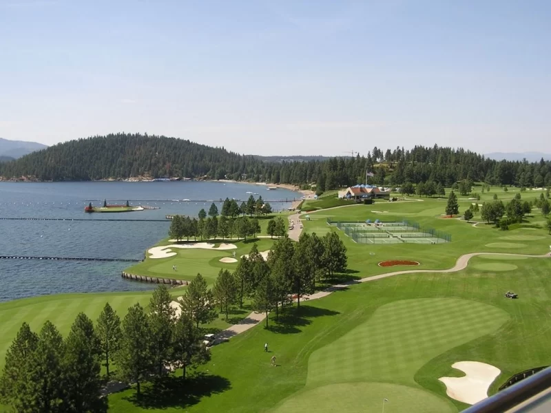 Гольф-клуб у формі дюни і арена в скелях: топ самих незвичайних спортивних об'єктів світу 21 Гранд тур