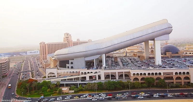 Гольф-клуб у формі дюни і арена в скелях: топ самих незвичайних спортивних об'єктів світу 25 Гранд тур