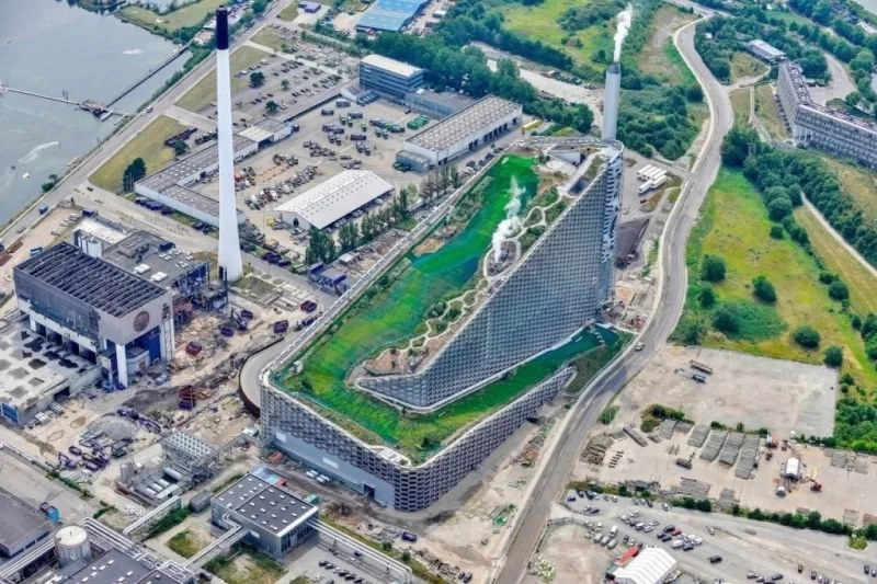 Гольф-клуб у формі дюни і арена в скелях: топ самих незвичайних спортивних об'єктів світу 29 Гранд тур