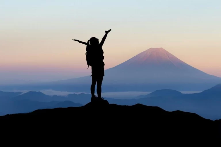 Як безпечно і цікаво подорожувати соло: 15 порад від експертів Lonely Planet 10 Гранд тур