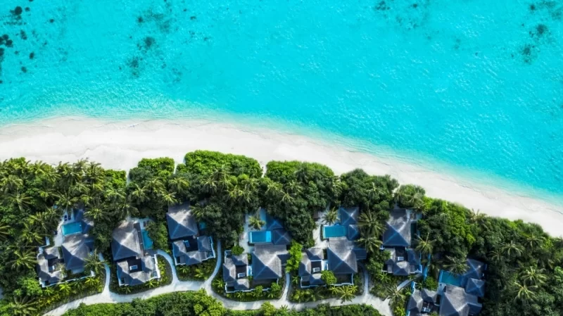 Йога на світанку з видом на океан: огляд Raffles Maldives Meradhoo Resort 3 Гранд тур