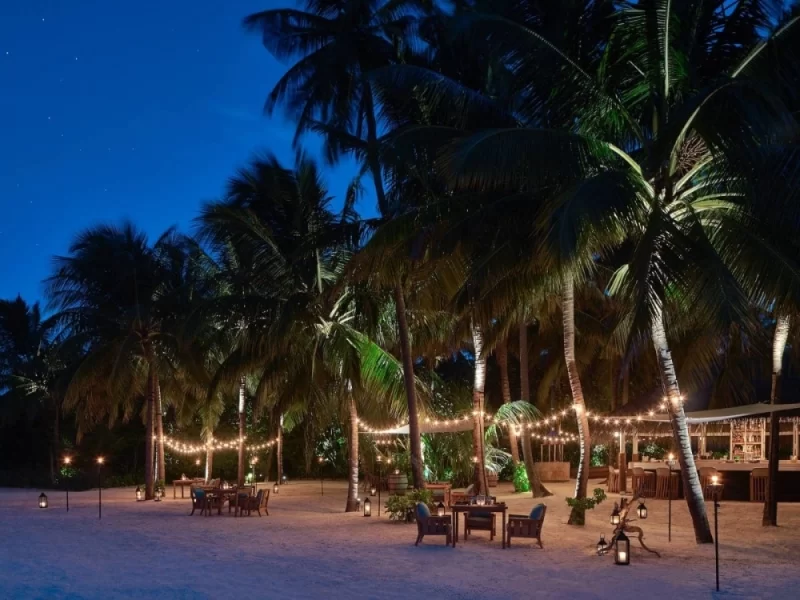 Йога на світанку з видом на океан: огляд Raffles Maldives Meradhoo Resort 11 Гранд тур