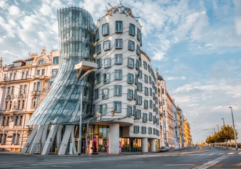 Танцюючий будинок. Фото George Nikic — Prague.eu