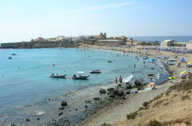 Лише засмага та плавання: названо острів в Іспанії, який створений для "лінивого" відпочинку 56 Гранд тур