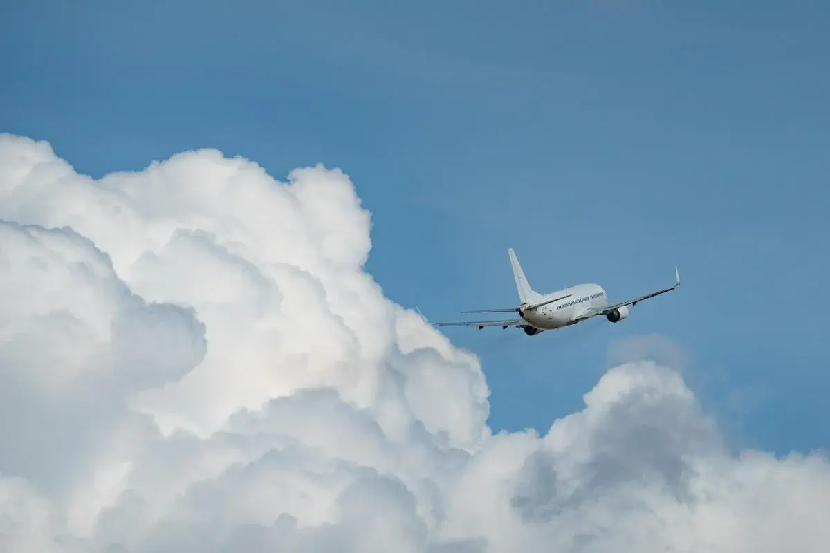 Літак Air India різко "провалився" в небі: десятки людей отримали травми 1 Гранд тур Літак Air India різко "провалився" в небі: десятки людей отримали травми