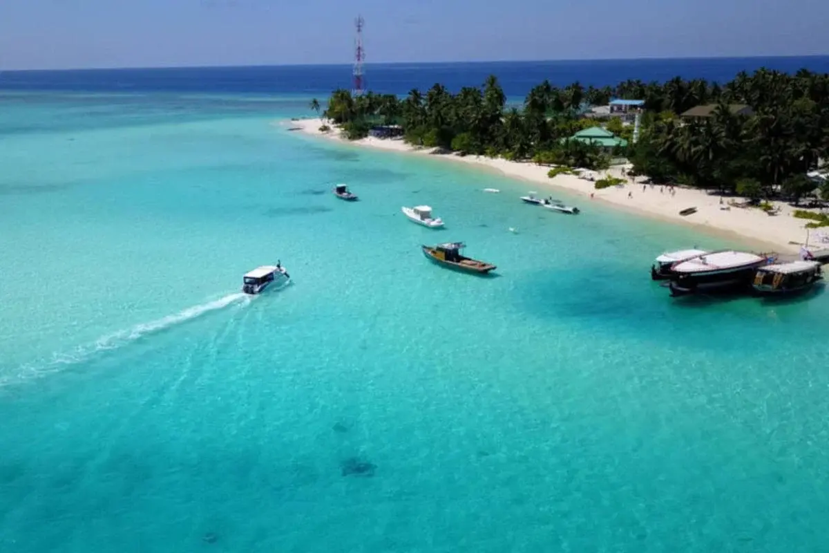 Мальдіви за копійки: 10 бюджетних "двійників" райського курорту, про які знають одиниці 1 Гранд тур Мальдіви за копійки: 10 бюджетних "двійників" райського курорту, про які знають одиниці