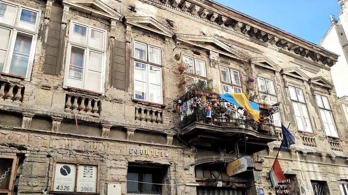 Європейський рейтинг барів: від унікального Szimpla Kert у Будапешті до атмосферних закладів Брюгге та Праги 1 Гранд тур Названо найкращий бар Європи та інші унікальні заклади