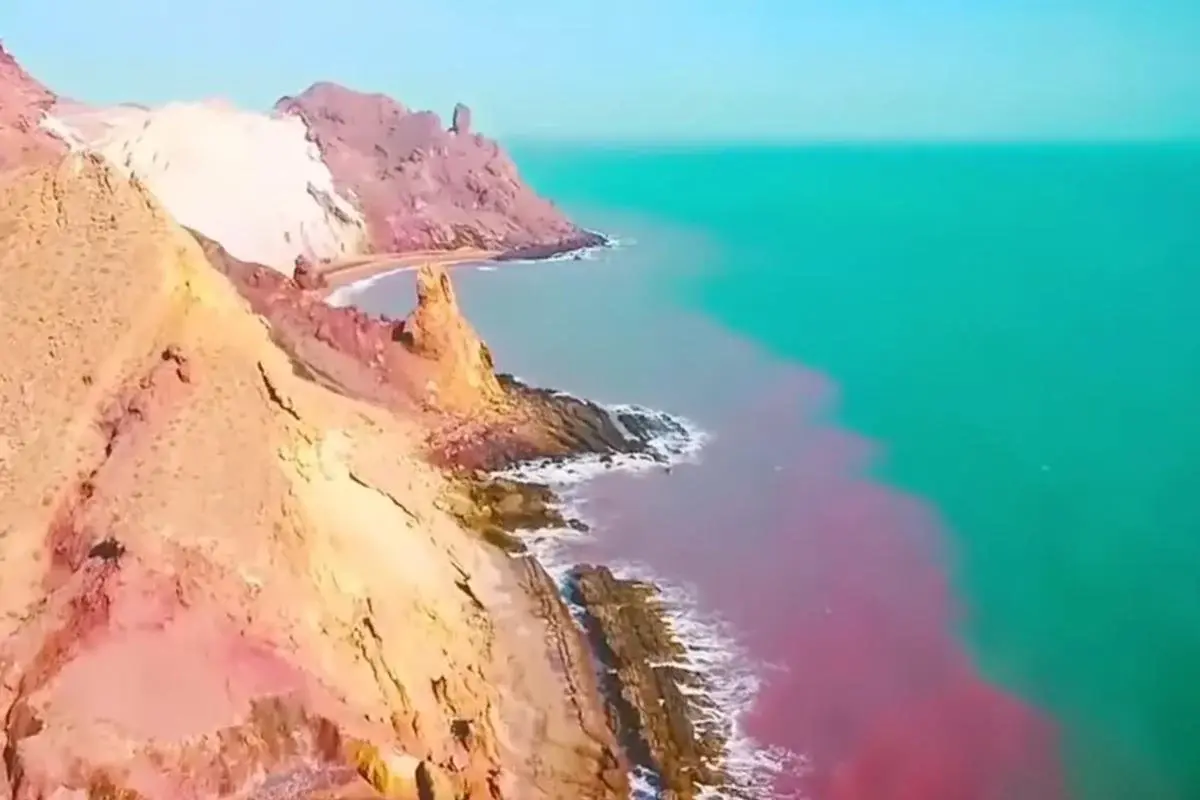 Один із найкрасивіших у світі островів знаходиться в Ормузькій протоці: що про нього відомо 1 Гранд тур Один із найкрасивіших у світі островів знаходиться в Ормузькій протоці: що про нього відомо