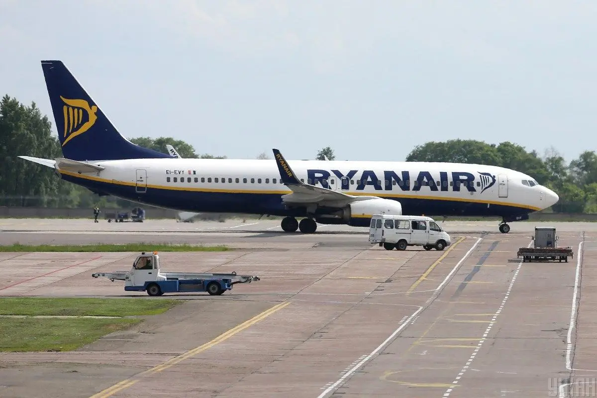 Пасажири Ryanair застрягли на 15 годин: ваучерів на харчування не вистачило навіть на каву 1 Гранд тур Пасажири Ryanair застрягли на 15 годин: ваучерів на харчування не вистачило навіть на каву