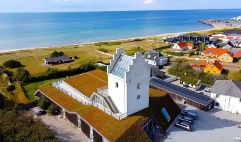 Підкоряючи Лесі: що варто подивитися на загадковому острові?