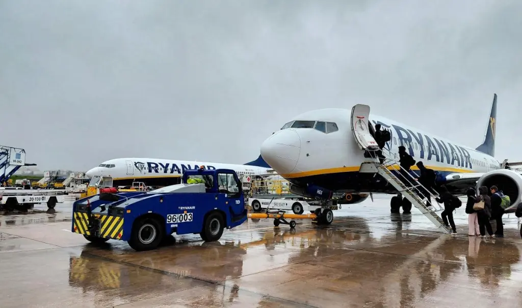 Ryanair заборонила пасажирам здавати в багаж валізи одного типу: про що йдеться 1 Гранд тур Ryanair заборонила пасажирам здавати в багаж валізи одного типу: про що йдеться