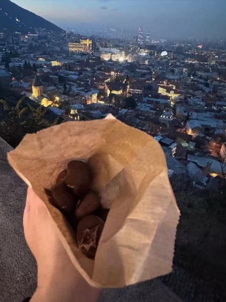 Спеції, вино і не тільки: що привезти з Грузії? 5 Гранд тур