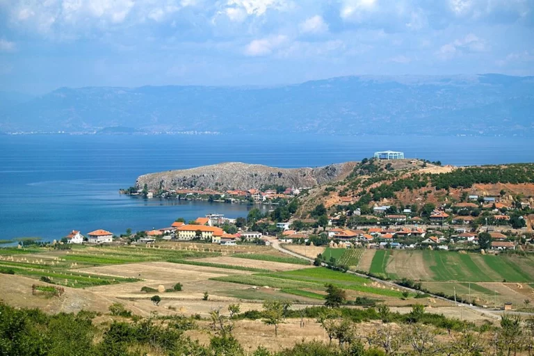 Справжня перлина: туристи знайшли бюджетну альтернативу озеру Комо 13 Гранд тур