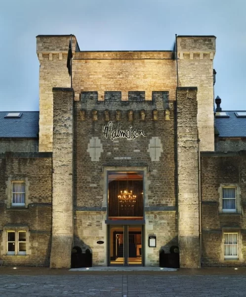 Номер в готелі Malmaison Oxford, що нагадує тюремну камеру
