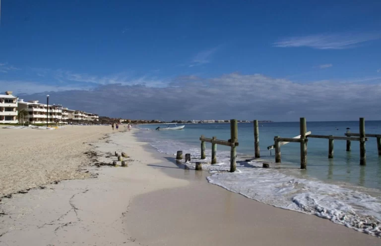 "Тропічний рай": названо курорт, який нагадує Мальдіви, з температурою 31 °C в жовтні 47 Гранд тур