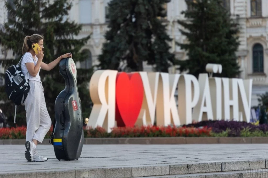 Туризм в Україні б'є рекорди: туристичний збір вперше перевищив довоєнний показник 25 Гранд тур