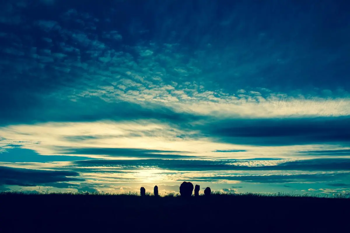 У Британії знаходиться неймовірне камʼяне село, в якому можна зустріти аналог Стоунгенджа 1 Гранд тур У Британії знаходиться неймовірне камʼяне село, в якому можна зустріти аналог Стоунгенджа