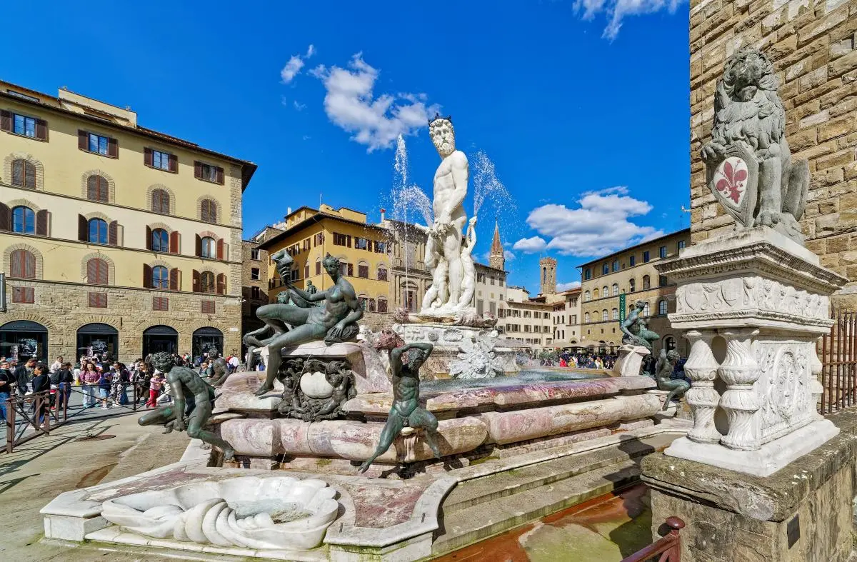 У Флоренції наречена пошкодила старовинний фонтан через передвесільну витівку 1 Гранд тур У Флоренції наречена пошкодила старовинний фонтан через передвесільну витівку