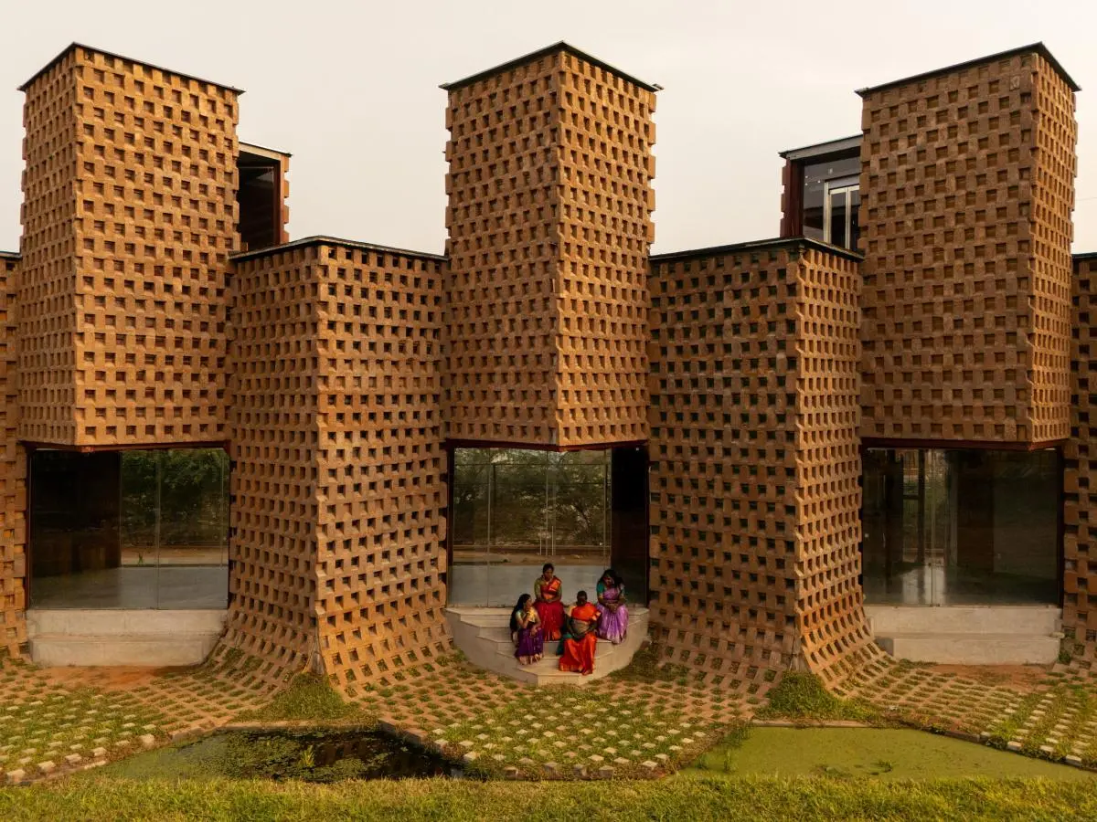 В Індії побудували незвичайний ресторан із морських контейнерів (фото) 1 Гранд тур В Індії побудували незвичайний ресторан із морських контейнерів (фото)