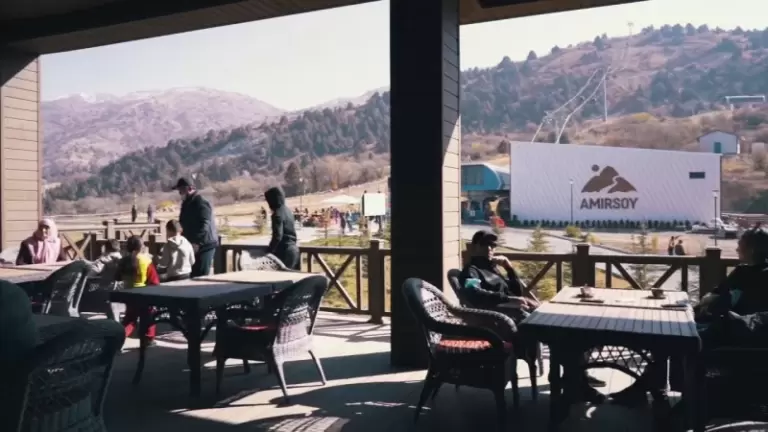 Водоспад, ресторан на висоті - що подивитися біля Ташкента?