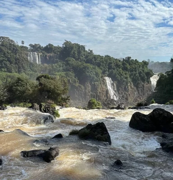 Панорамний вид на каскад водоспадів Ігуасу